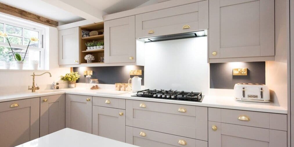 professional-cabinet-refinishing-vs-diy-kits-blog professional cabinet refinishing vs diy kits
